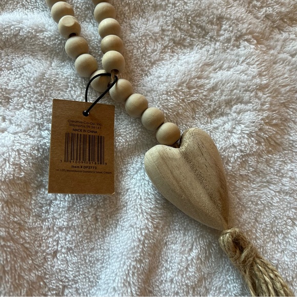 Creative Co-Op wood beads garland with tassel - Picture 4 of 6